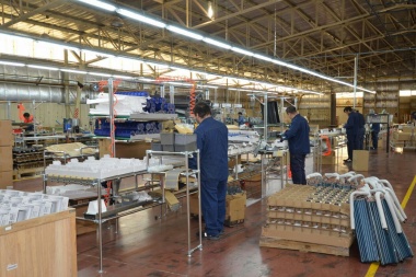 Foxman Fueguina retomó la producción de equipos de aire acondicionado en Río Grande