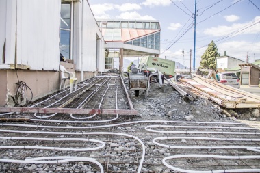 Gobierno comenzó los trabajos de refacción de veredas en el Hospital de Ushuaia