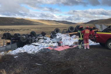 Camionero argentino murió en un vuelco a 25 kilómetros de Cerro Sombrero
