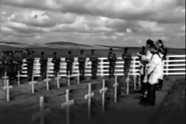 Video histórico | Así enterraron a los soldados caídos en Malvinas