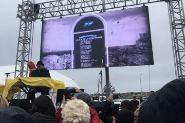 Emotivo recital de Alejandro Lerner en Ushuaia homenajeó a los excomatientes de Malvinas