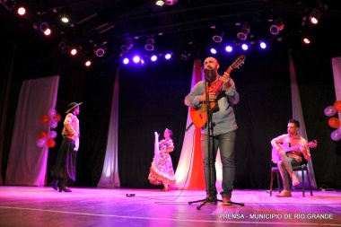 La Casa de la Cultura celebró 31 años con un espectáculo de canto y danzas