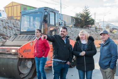 Vuoto y Bertone recorrieron la obra de pavimentación de Avenida Magallanes