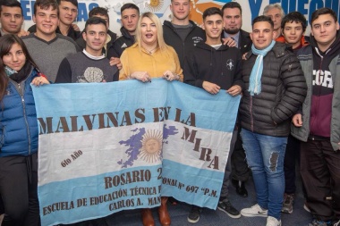Bertone recibió a estudiantes de Rosario que participan del proyecto "Malvinas en la mira"