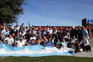 "Vinimos todos juntos a Rusia a alentar a Argentina": un fueguino detrás del hit en Moscú