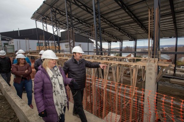 Bertone recorrió los avances de obra en el gimnasio de la Escuela N° 31 de Ushuaia