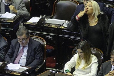 “A veces le patina”: Gastón Roma le respondió a Carrió luego de las críticas por los cambios de voto en la sesión por el aborto