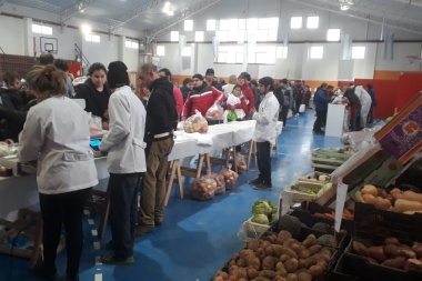 Se vendieron más de 15 mil kilos de alimentos en una nueva Feria Solidaria en la Margen Sur