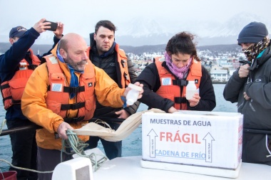 La  Municipalidad tomó las muestras de agua de las Bahías Encerrada y Ushuaia