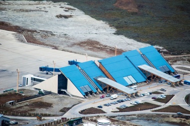 El piloto de un vuelo de Aerolíneas que se dirigía a Ushuaia se descompensó en el aire tras la amenaza de un gremialista