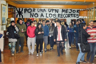 Estudiantes y autoridades de la UTN y la UNTDF organizan una movilización en Río Grande