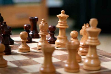 Jornadas de ajedrez con partidas simultáneas, jugada magistral y torneo municipal