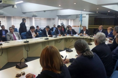 Arcando participó de una reunión de referentes provinciales, políticos y gremiales en el CFI