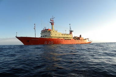 Un buque argentino se aproximó a Malvinas y un barco inglés salió a interceptarlo