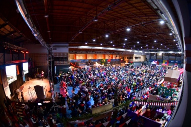Más de 9 mil personas participaron de la "Fiesta de las Colectividades" en Ushuaia