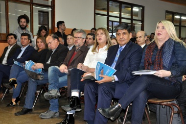 Legisladores participaron de la jornada sobre Malvinas organizada por el Gobierno