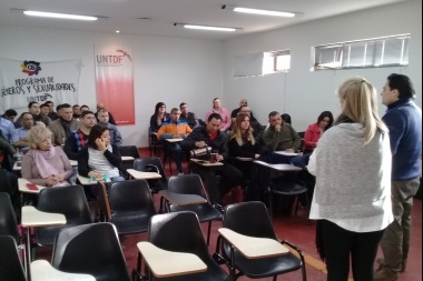 La UNTDF dicta talleres y seminarios al personal del servicio penitenciario fueguino