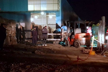 Tragedia en el parque industrial: Un joven murió aplastado por un auto elevador