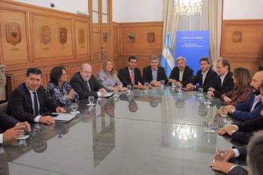 Bertone firmó 'adenda' del pacto fiscal que posterga una reducción de impuestos