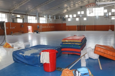 Refaccionan el Polideportivo de la Margen Sur por el Torneo Nacional de Futsal