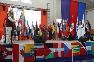 Platos típicos y danzas en la 17° Feria de las Colectividades de Río Grande