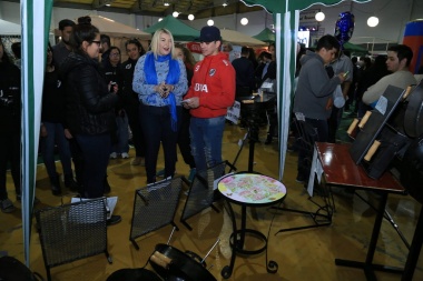 Bertone recorrió la 14° "Expo Mercado Central" que se realizó en Río Grande