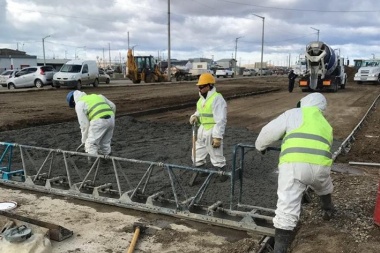 Tras la veda invernal, el Municipio retomó la pavimentación de calle Pacheco