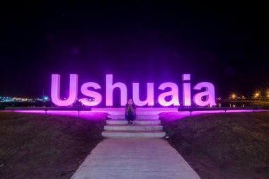 Ushuaia iluminó de rosa distintos espacios públicos por la lucha contra el cáncer de mama