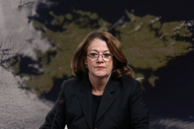 Ex embajadora criticó a Bertone por su postura sobre Malvinas y polemizó con funcionarios