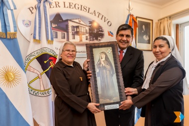 La Legislatura recibió la imagen de la Madre Serafina