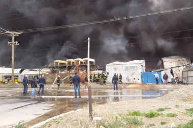 Devastador Incendio: "Estamos trabajando para que no se quemen las casas de los vecinos"