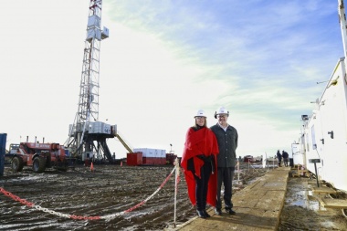 Respaldo de empresarios y trabajadores del petróleo a la decisión de Bertone de industrializar los recursos hidrocarburíferos