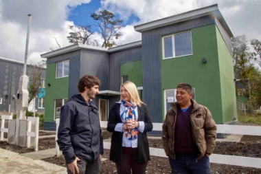 La gobernadora Bertone recorrió las obras de construcción de 84 nuevas viviendas en Ushuaia