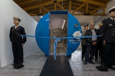 Arcando participó de la inauguración de una cámara hiperbárica en el Hospital Naval