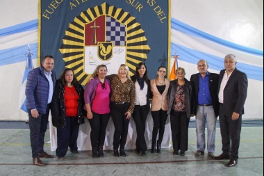 Bertone firmó tres decretos con beneficios para el personal civil de la Policía provincial
