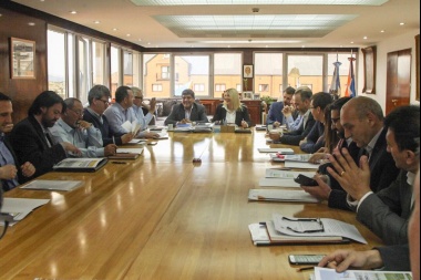 En reunión de gabinete, Bertone planteó los objetivos 2019 para su Gobierno