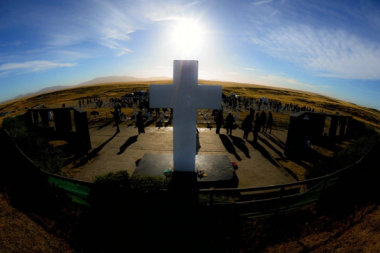 Malvinas: Argentina y Gran Bretaña ampliarán el acuerdo de identificación de soldados porque hallaron más tumbas