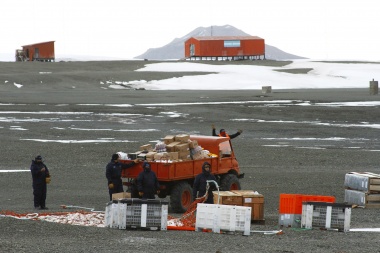 Abastecerán con más de 300 mil kilos de carga a las seis bases antárticas argentinas