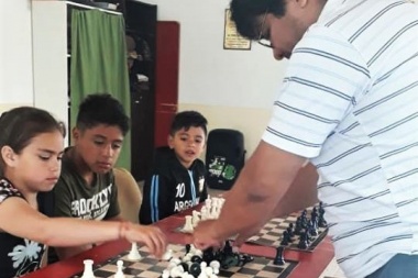 Durante el verano se dictará un taller de ajedrez en los centros comunitarios municipales