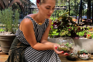 La vida en flor: fueguina  en Buenos Aires transformó su  hobbie en un emprendimiento de éxito