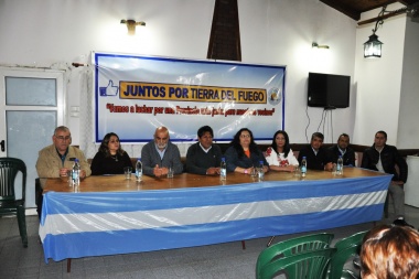 Agrupaciones peronistas, radicales y mopofistas lanzaron frente electoral en apoyo a Melella