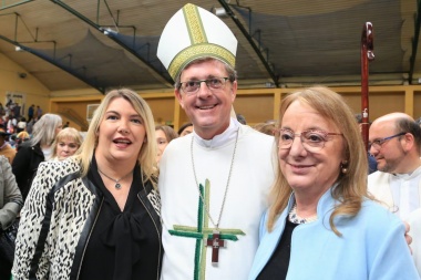 Bertone participó de la toma de posesión del nuevo Obispo de Santa Cruz y Tierra del Fuego