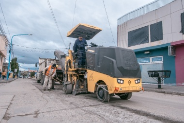 Avanzan los trabajos de repavimentación en distintas calles de Ushuaia