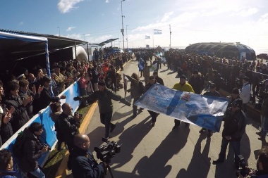 Miles de riograndenses se sumaron al desfile por el ‘Día del Veterano y los Caídos en Malvinas’