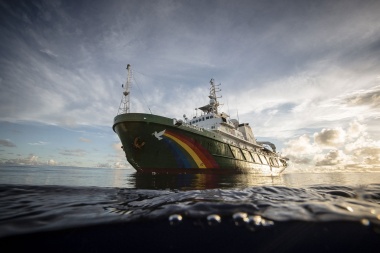 Greenpeace navegará del Ártico a la Antártida para documentar la amenaza del cambio climático en los océanos