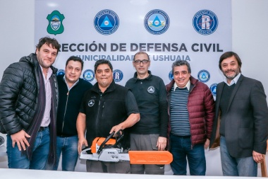Defensa Civil municipal de Ushuaia recibió equipamiento para combatir incendios forestales