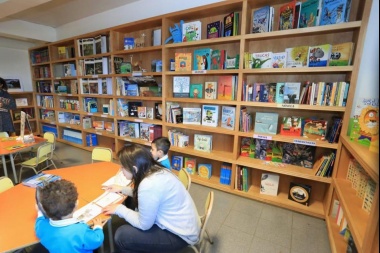 Bertone participó de la inauguración de la biblioteca del Jardín de Infantes "Dominó"
