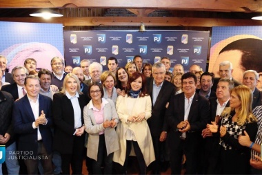 Bertone participó de la cumbre del Partido Justicialista encabezada por Cristina Kirchner