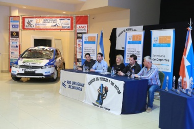 Bertone encabezó el lanzamiento de la carrera "Rally de las Estancias y el Petróleo"