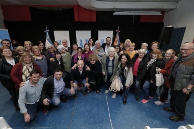 Vuoto firmó decretos que extienden la ayuda económica con los centros de jubilados